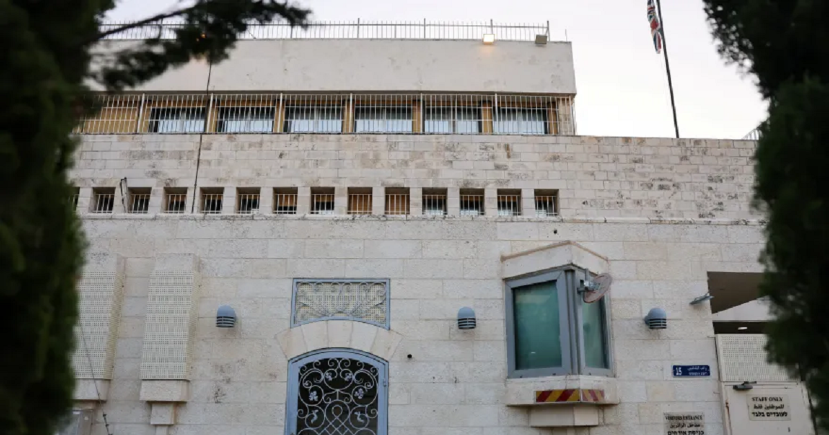 ما الذي يحدث بشأن القنصلية البريطانية في القدس؟